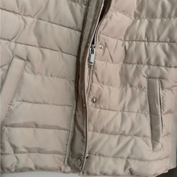 Elegant and fine jacket, ZARA  Cream Puffer with Cropped Fit. NEW WITHOUT TAG. - Picture 7 of 14